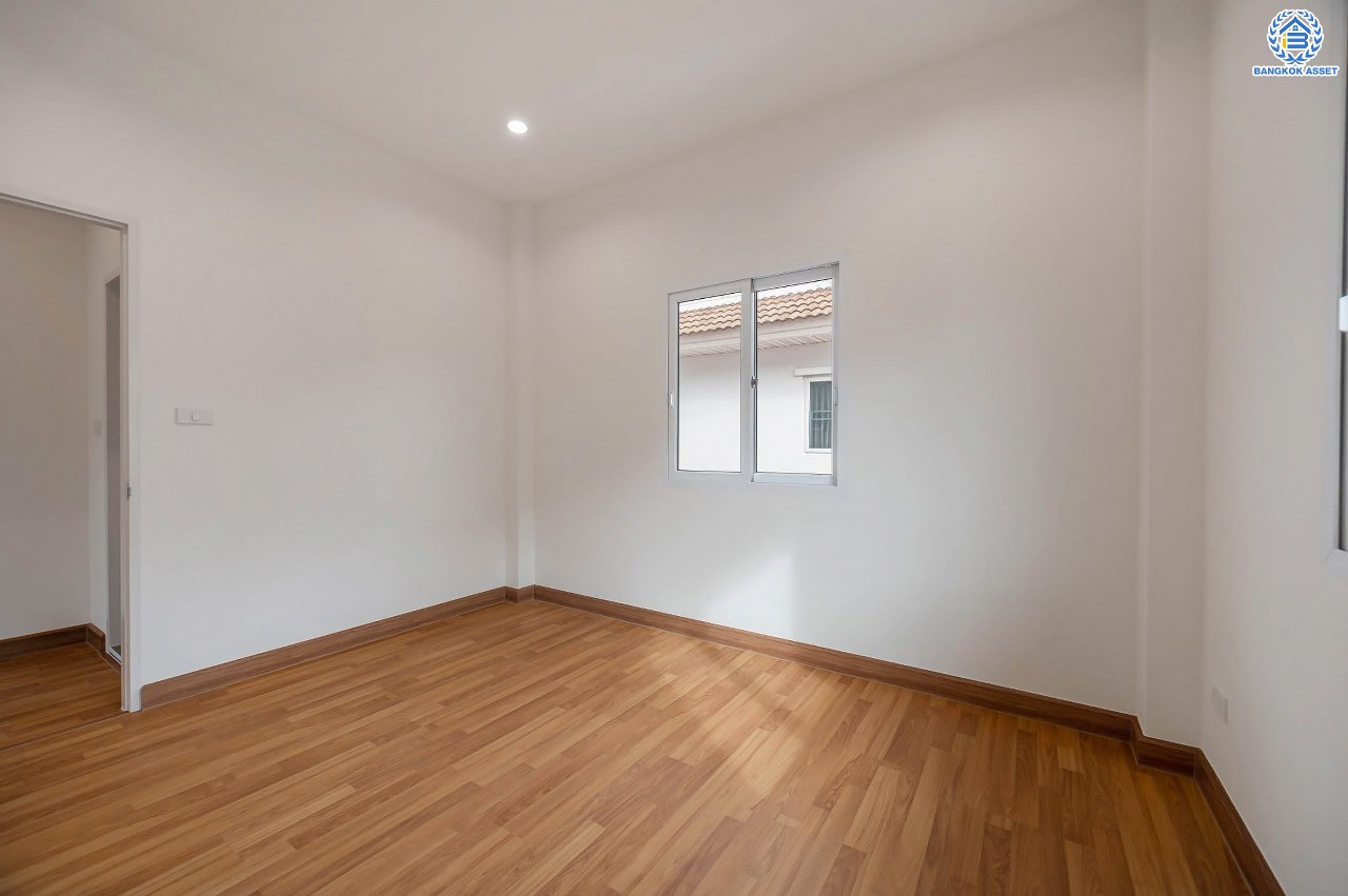 บ้านมือสองตกแต่งใหม่ โครงการ เพอร์เฟคเพลส1 ราชพฤกษ์ คุณภาพแบรนด์ Property Perfect เนื้อที่ 63.7 ตร.ว. พื้นที่ใช้สอย 122 ตร.ม. ตอบโจทย์ทุกการอยู่อาศัย ฟังก์ชัน 3 ห้องนอน 3 ห้องน้ำ 2 ที่จอดรถ บนทำเลติดถนนราชพฤกษ์ ใกล้วงเวียนพระราม5 รถไฟฟ้าสายสีม่วง "สถานีบางรักน้อยท่าอิฐ" และจุดขึ้นทางด่วน "กาญจนาภิเษก"